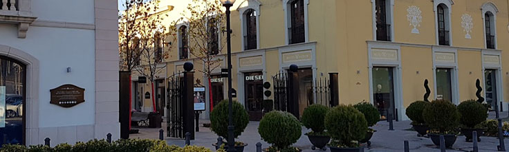 La Roca Shopping Village